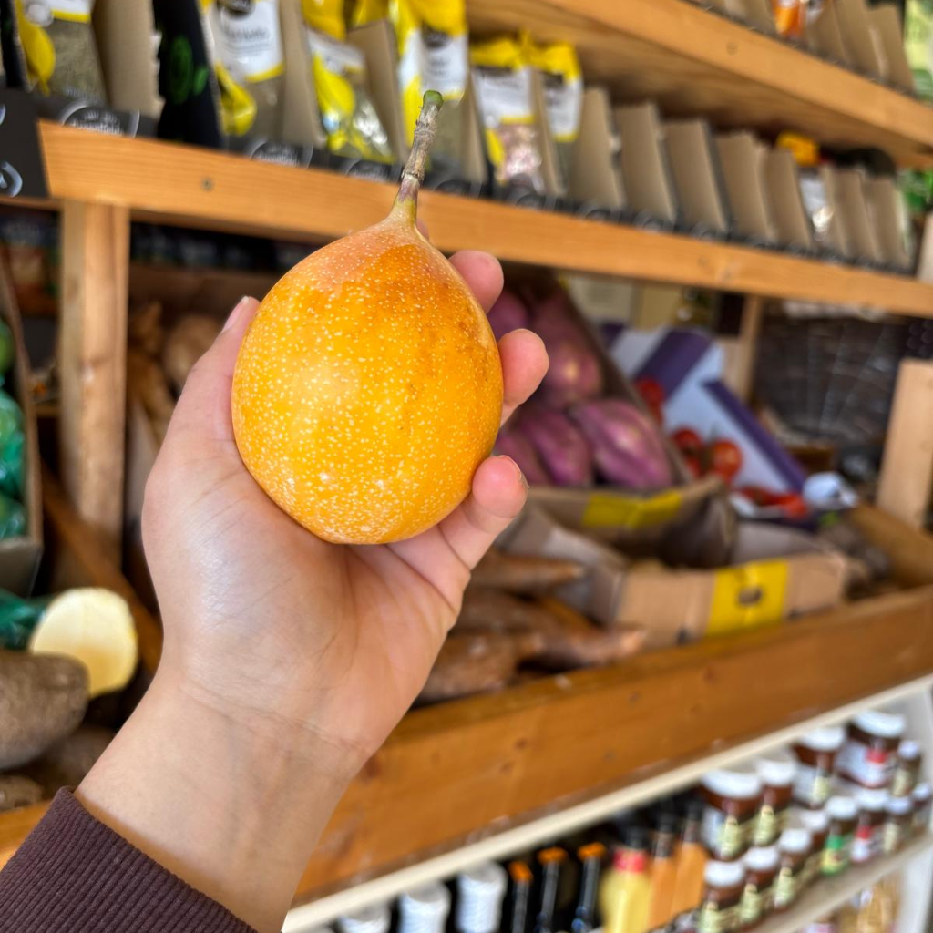 Columbian Yellow/Golden Passion Fruit (Granadilla) (Single)