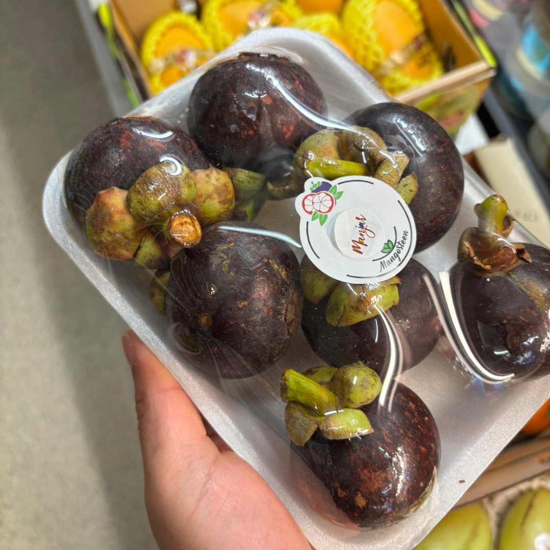 Columbian Mangosteen (Approx 450g)
