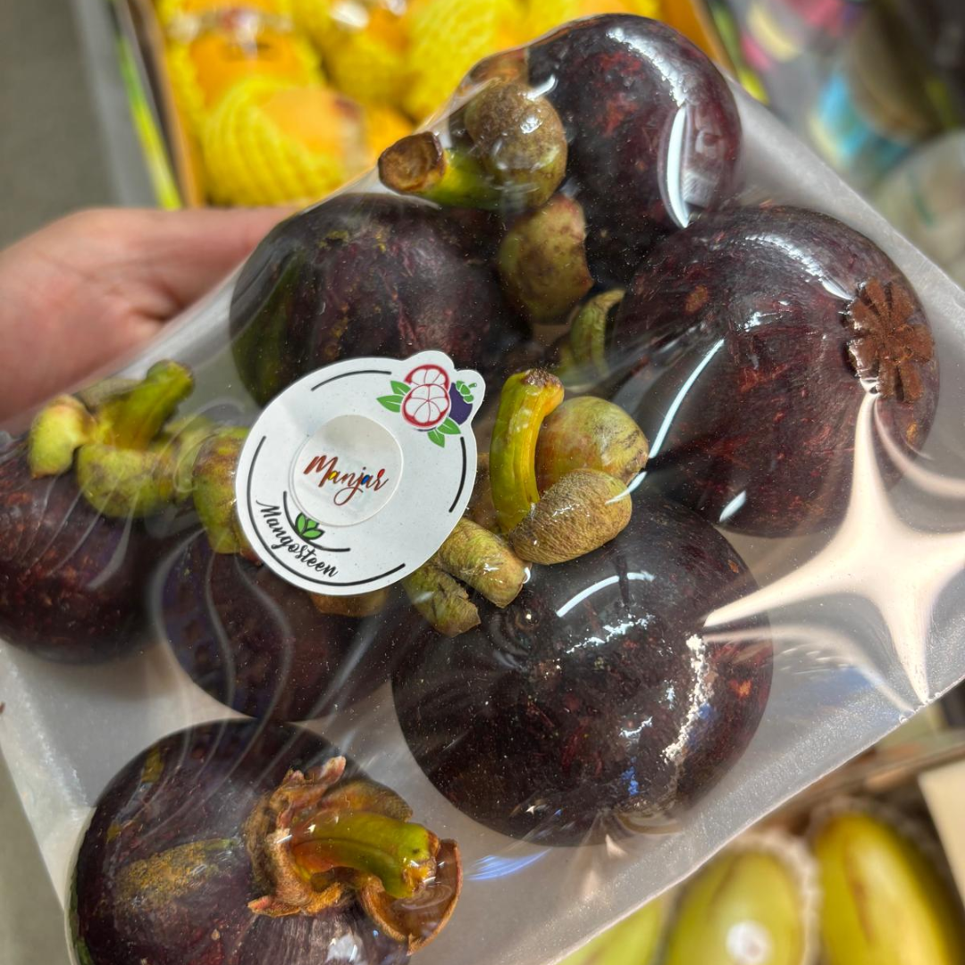 Columbian Mangosteen (Approx 450g)