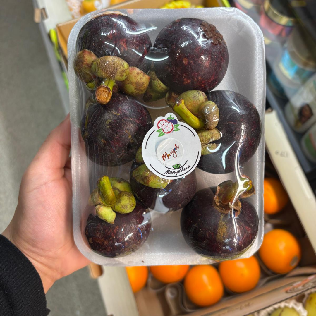 Columbian Mangosteen (Approx 450g)