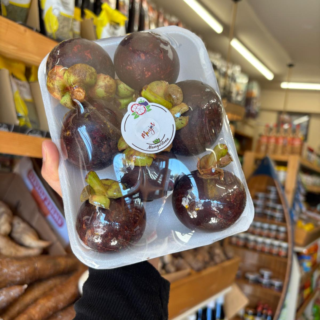 Columbian Mangosteen (Approx 450g)