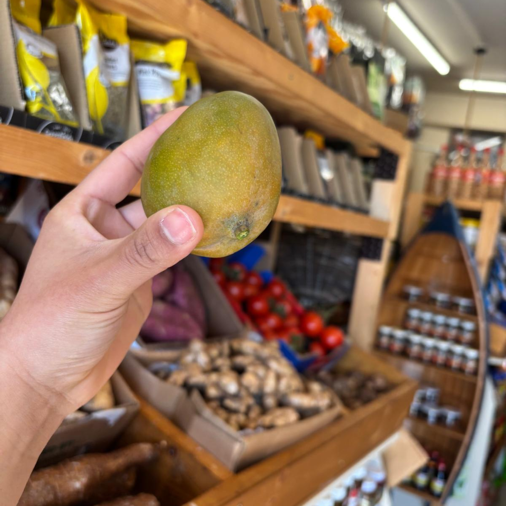 Jamaican Julie Mangoes (0.9 - 1kg Approx)