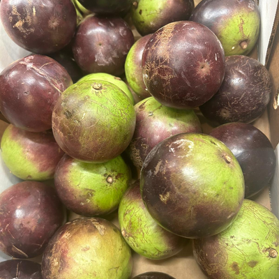 Star Apples (Jamaican) - (800 - 900g Approx)
